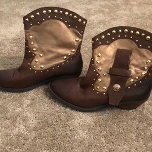 GUC Vince Camuto gold/brown booties